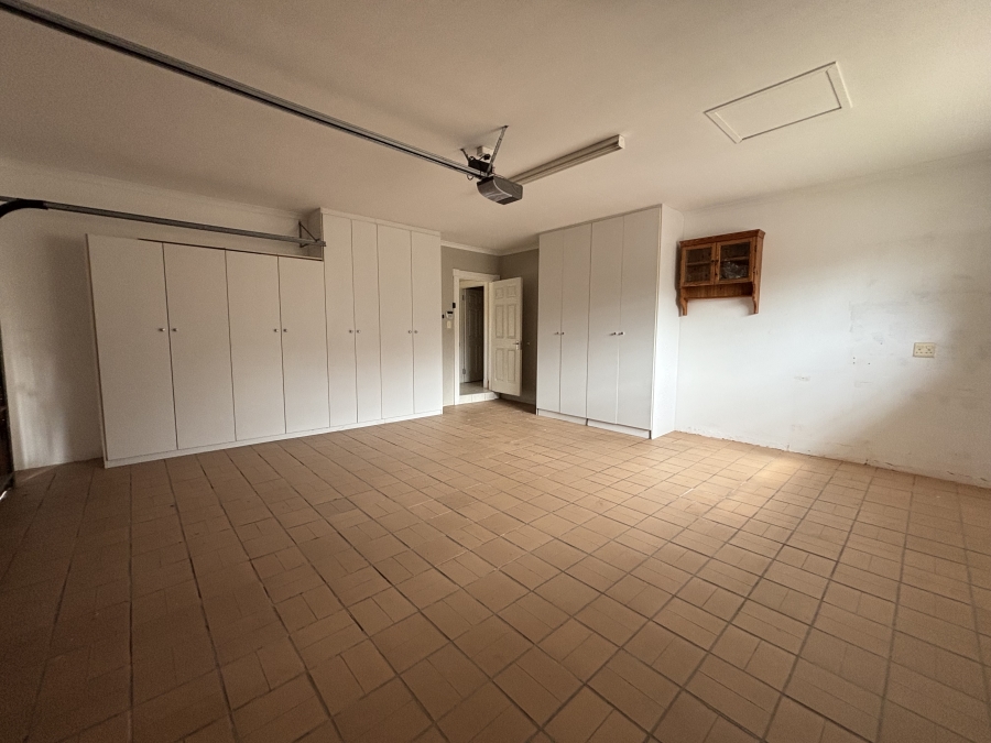 To Let 4 Bedroom Property for Rent in Summerstrand Eastern Cape